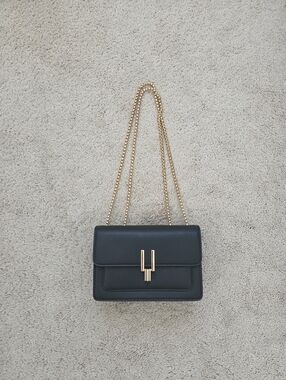 Small Block Black Chain Shoulder Bag